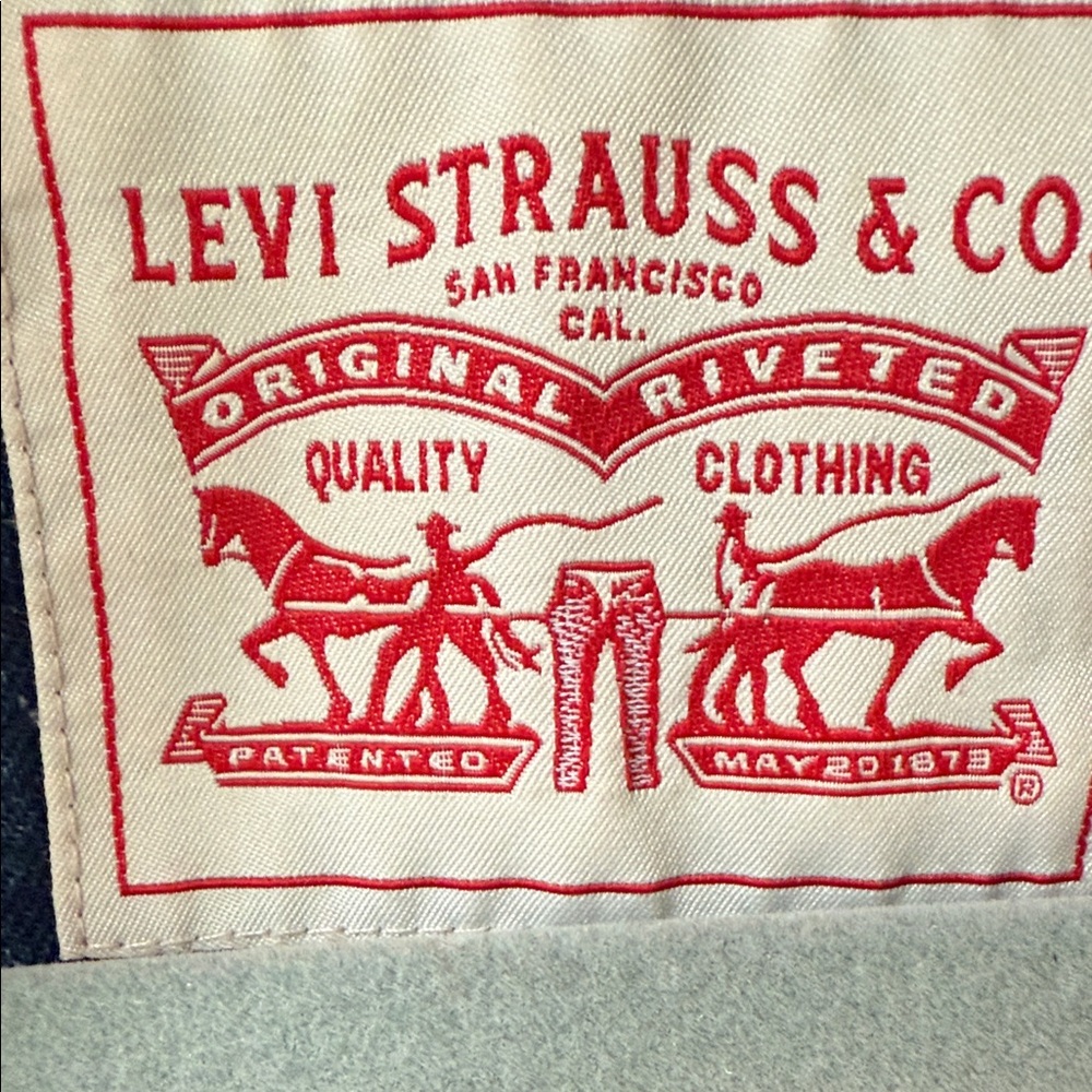 Levi's Blue Quilted Jacket with sherpa Collar - Picture 5 of 6